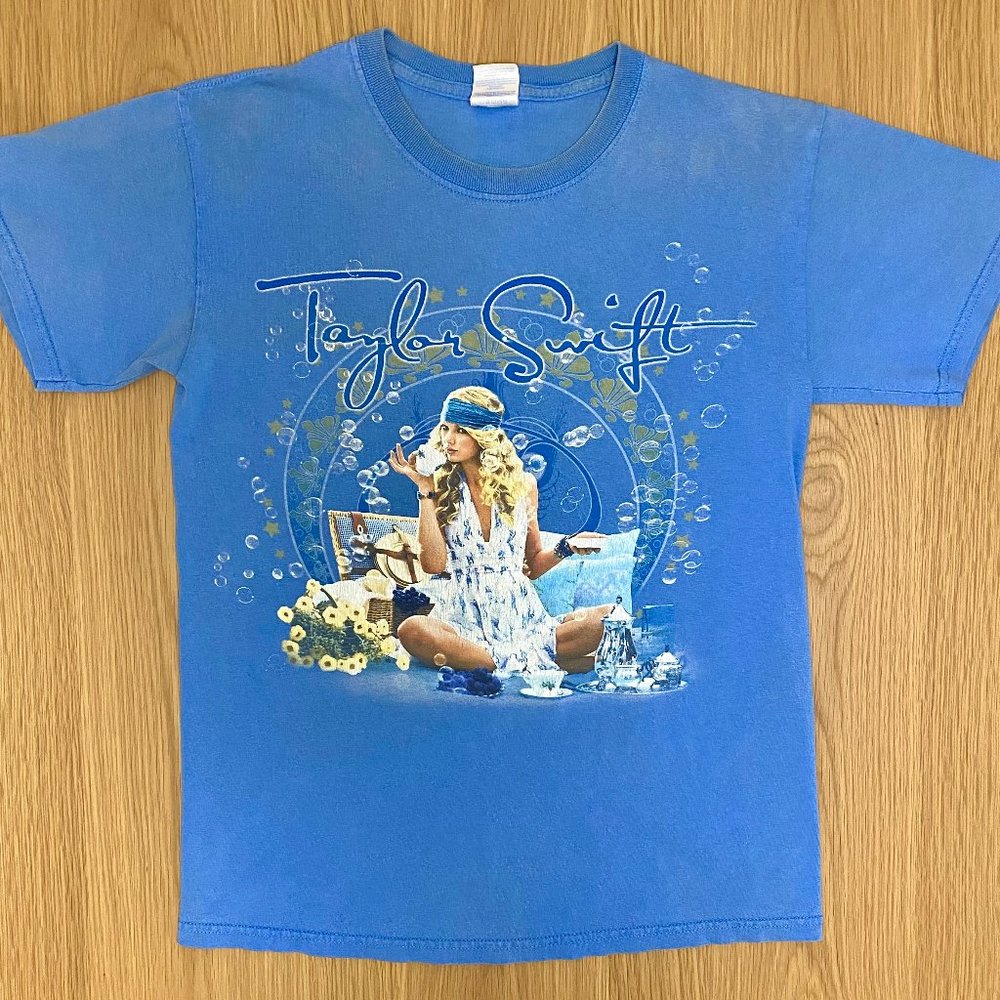 Authentic 2009 Taylor Swift Fearless Concert T-shirt Adult Small